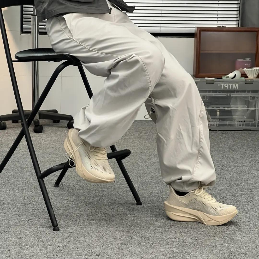 Handsome is just the basic quality of a pair of IRUNSVAN running shoes 2026